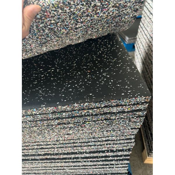 Environmentally Friendly EPDM Flecks Durable and Odouroless Sports Gym Recycled Rubber Flooring Tiles 15mm-50mm Thickness