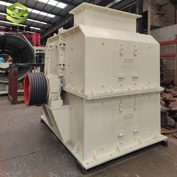 132kw Coarse Hammer Crusher With Low Moisture Content Clay Brick Maker Machine