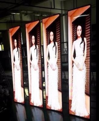 Durable Led Mirror Outdoor Poster Display Supports Internet , 100000 Hrs Lifetime