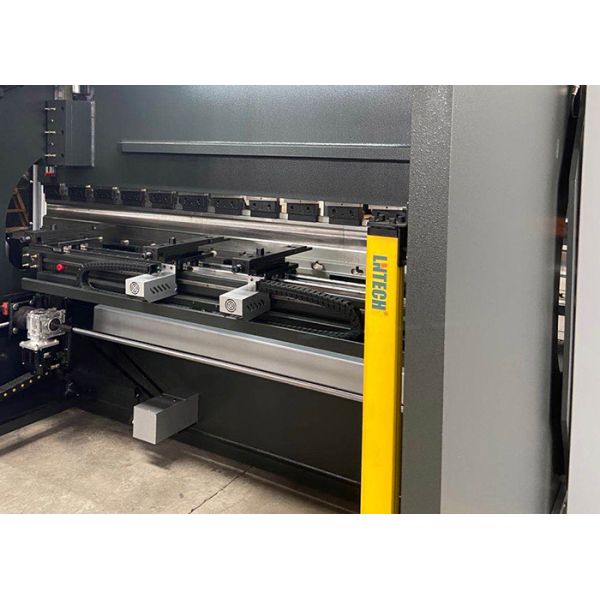 Wc67k-63t/2500 13ft 100 Ton Cnc Press Brake Bending Machine Metal Hydraulic 9 Axis