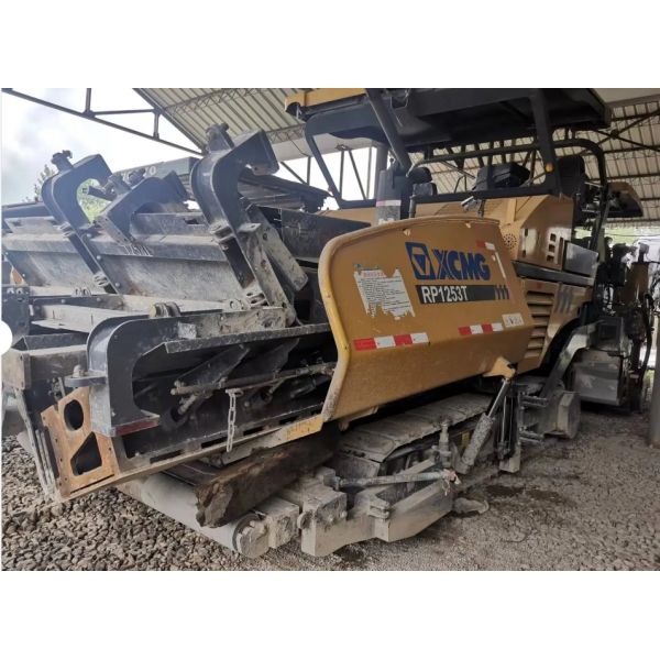 Bajo ruido 15 toneladas XCMG RP1253T máquina de pavimentación usada 243kw ahorro de energía