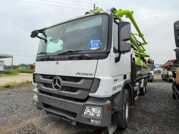 Pompes à béton Zoomlion 49m avec châssis Mercedes Benz