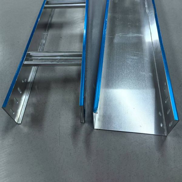 Indoor Outdoor Aluminum Ventilated Cable Tray 50mm-150mm Height Hassle Free Management