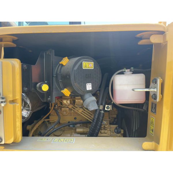 Новый экскаватор Caterpillar 305.5