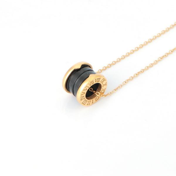 Gold stainless steel necklace, light luxury, niche high-end collarbone necklace, temperament, women's high-end design, collarbone chain, new style