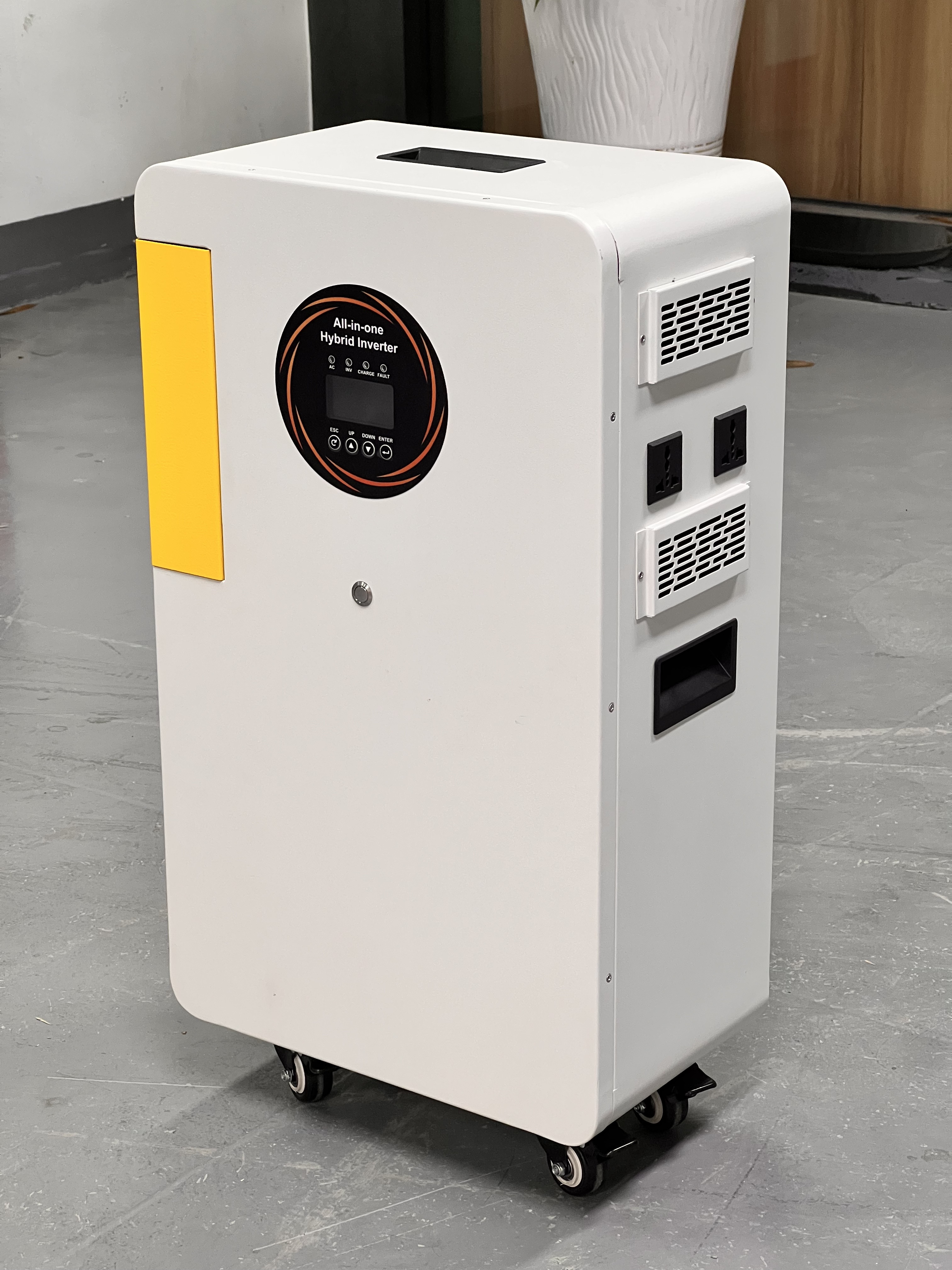 3.6KW&7.68KWH all in one machine 24V 3.6KW Hybrid inverter +7.68 KWH battery pack Equipped with a mobile roller