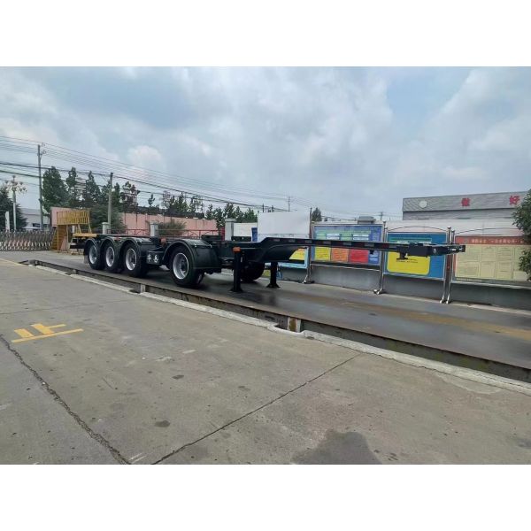 Mechanical/Air Suspension Container Skeleton Chassis with 12 Wheel and 13T-18T Axle