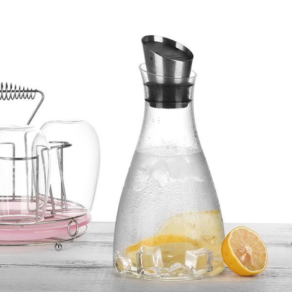 Flow Lid Heat Proof Glass Pitcher , Half A Gallon Night Table Water Carafe
