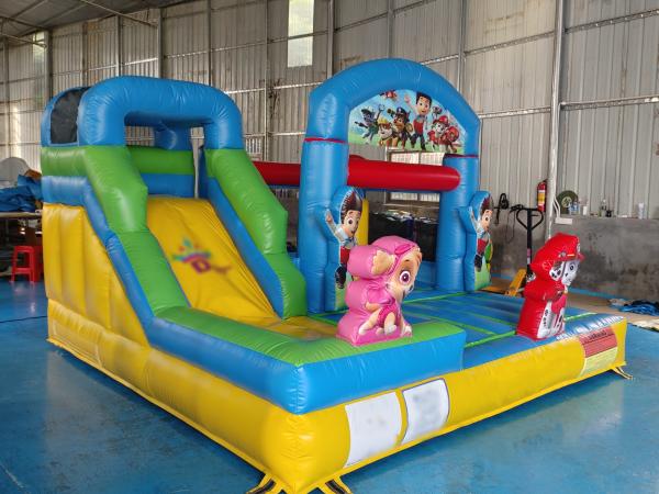 Popular desenho animado inflável casa de salto com slides PAW Patrulha inflável combo para crianças