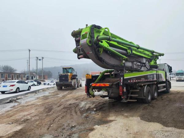 34870kg équipement lourd utilisé pour le mélange prêt Zoomlion56 Meter béton pompe