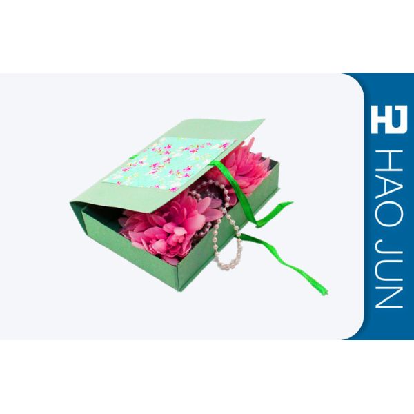 Corrugated Decorative Cardboard Gift Boxes With Lids , Christmas Gift Containers