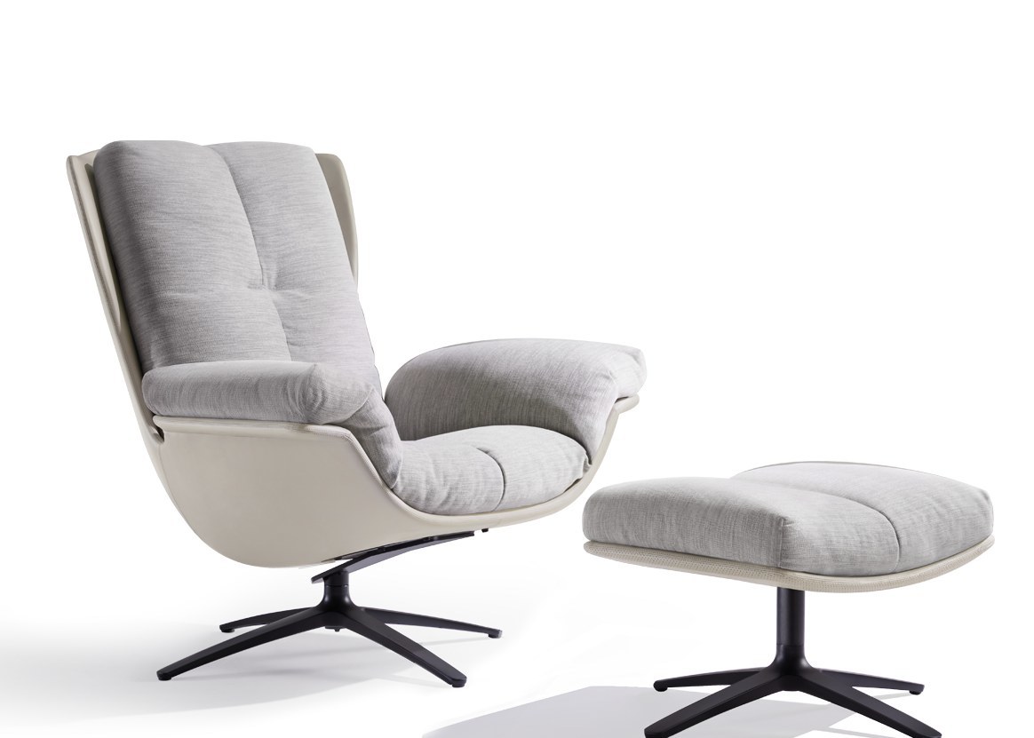 Ux Office Lounge Chair with 304 Stainless Steel Frame, Full-Grain Saddle Leather, and 126 kg Weight Capacity