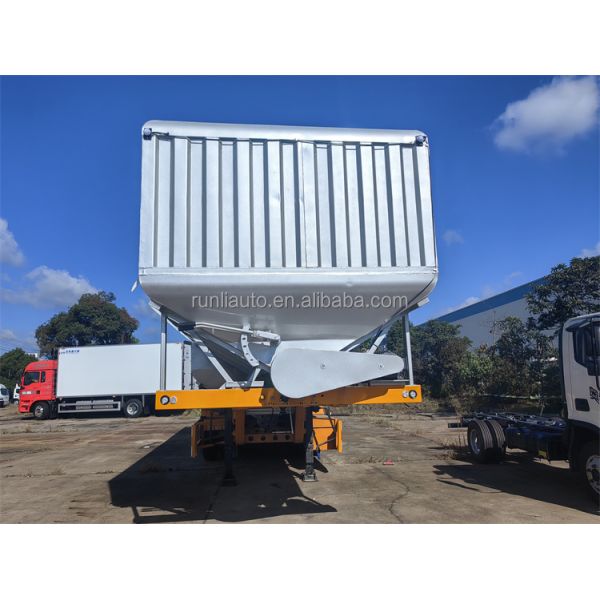 Camion-remorque de transport de poudre de fourrage pour animaux en vrac