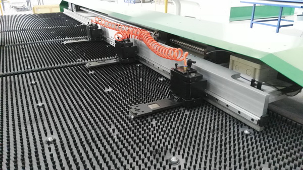 Тип тормоза o гидровлического давления механических инструментов CNC плиты пробивая