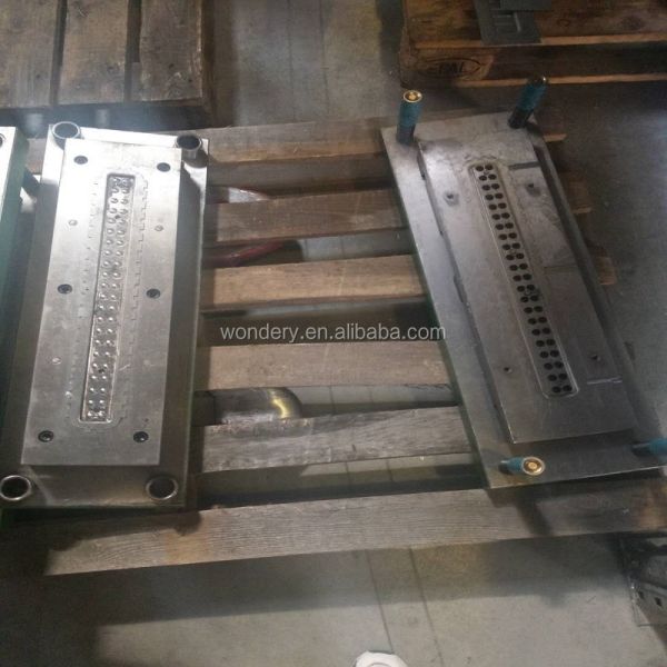 Zinc Coated Steel Punching Mold for Vehicle Radiator Header Plate
