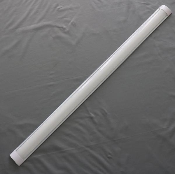 No Flickering Linear Batten Light with Non-Waterproof, Variety of Color Temps, PF >0.95, 5years Warranty