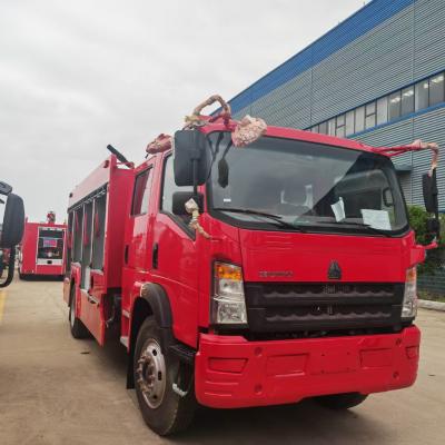 HOWO 5.5CBM Foam Fire Fighter Vehicle , Firefighter Rescue Truck 4X2