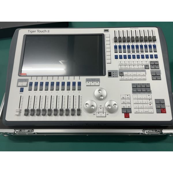 V16 Программное обеспечение Сенсорный экран DMX512 Консоль светового экрана Tiger Touch DMX Light Controller