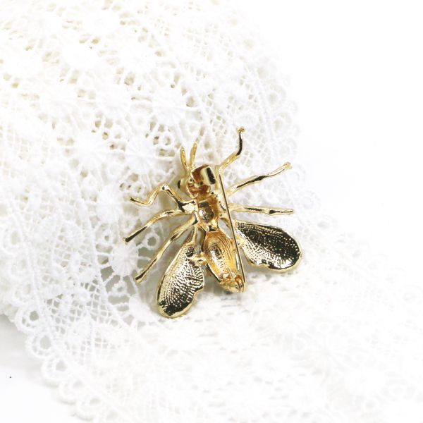 Alloy Fashion Brooch Pin , Gold Bee Brooch With Shiny Diamond OEM ODM