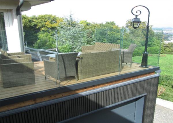 U Channel Aluminum Deck Railing Systems Tempered Glass Guardrail For Residential Fence