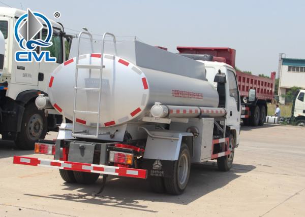 New High Performance Petroleum Liquid Tanker Truck 5.65 Cubic Meters / Oil/Fuel  Transportation Trucks
