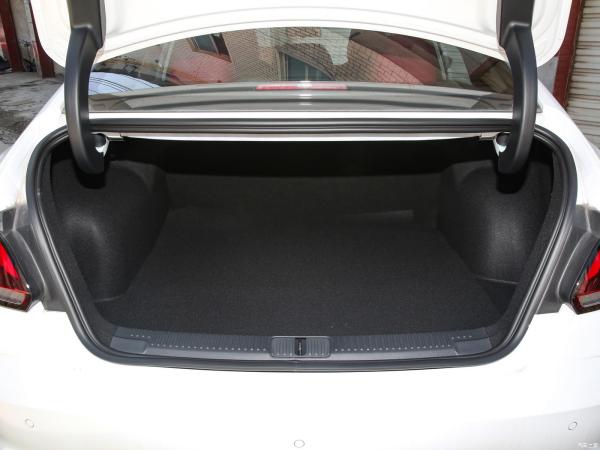 Market popular sedan car  4 door 5 seater 180 Max Speed (km/h) white color