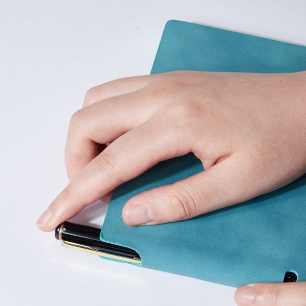 Caixa de papel de capa macia de couro PU com porta caneta elástica Caixa de papel personalizada