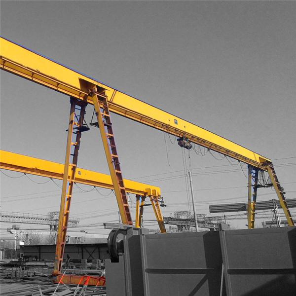 Segurança de 5 toneladas da eficiência elevada do guindaste de pórtico da única viga para a manipulação de aço
