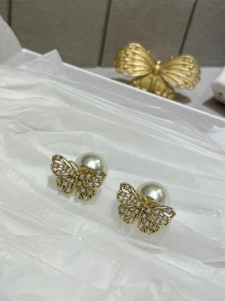 Butterfly Luxury Pearl Earrings Sophisticated With 18mm Hollow Carved Design