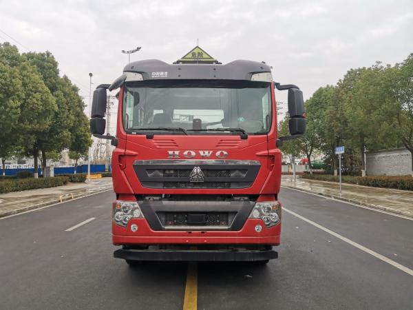 Speed 11 CBM 8x4 Sinotruk HOWO Cargo Truck For Corrosive Goods Transportation