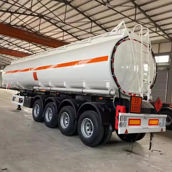 Heavy-Duty 12R20 Tyres With JOST 2/3.5 Bolted Type Tank Truck Semi-Trailer, Specially Designed For The Transport Of Fuel And Oil.