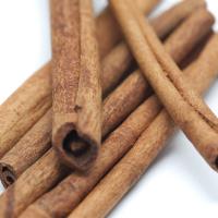 Mistura de especiarias secas de canela natural para cozinhar com sabor
