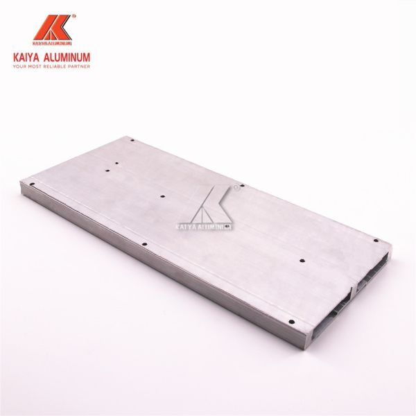 Жидкостный блок 6063t5 водяного охлаждения подвергал алюминиевую плиту механической обработке