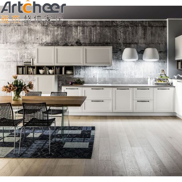 Solid Wood Eco-Friendly Kitchen Cabinet with 3 Years Guarantee and Shaker Door Design