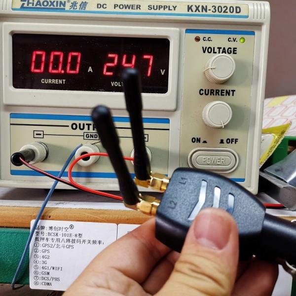 The US GPS Beidou jammer direct dipper 12V-24V power supply trolley location anti tracking jammer Beidou satellite jamme