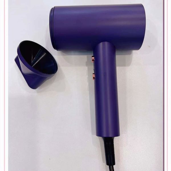 пластиковый коммерчески фен для волос 2000W с крутым снятым объектом