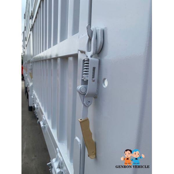 4 Axles White Storage Semi Trailer Transport For Vegetables Fruits Livestock