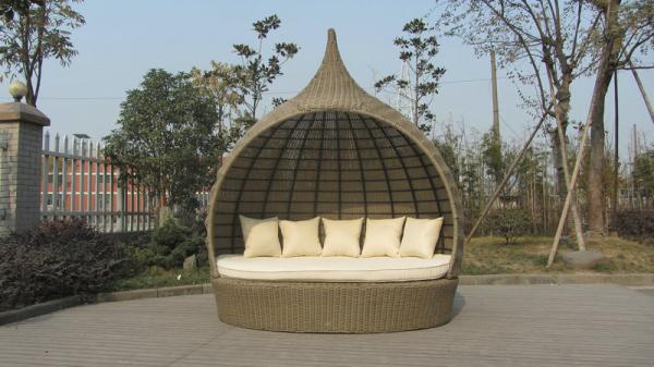 Tear Drop Shape Outdoor Rattan Daybed For Swimming Pool / Poolside