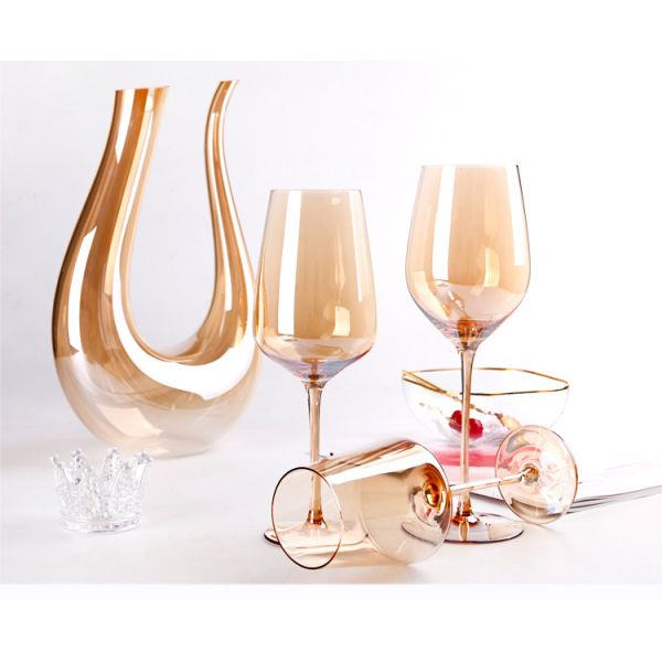 Ясным кристаллическим каннелюры Амбера Шампани бокалов дунутые ртом гальванизировать