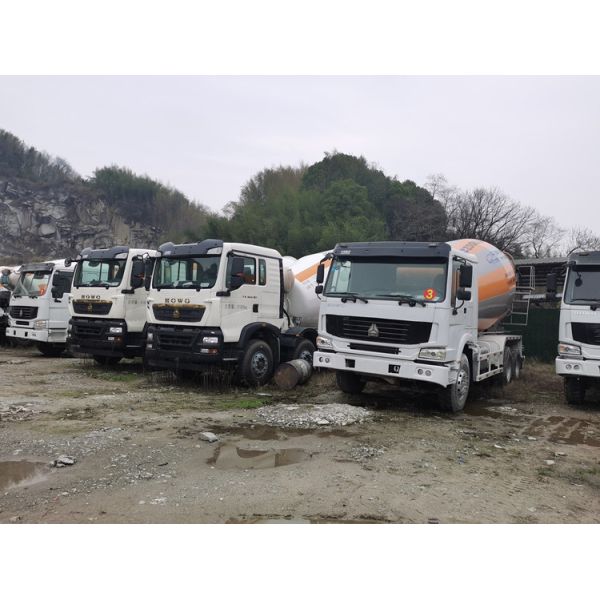 тележка Sinotruk Howo цемента 6x4 16CBM китайская используемая установила тележки конкретного смесителя