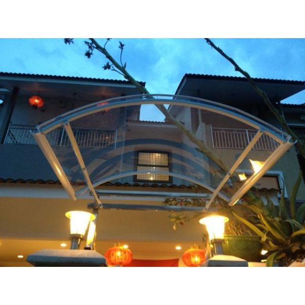 Радужная поликарбонатная навес для окна