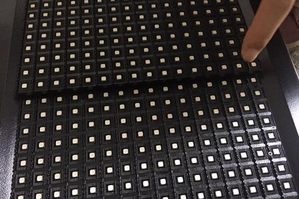 10mm Pixel Pitch Customized Full Color RGB LED Display Board Message Sign with High Brightness and 2500cd/sqm Brightness