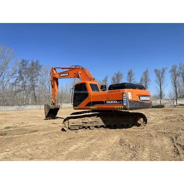 DOOSAN DH300LC-7 Excavadora de ahorro de energía y asequible para triturar excavadoras usadas
