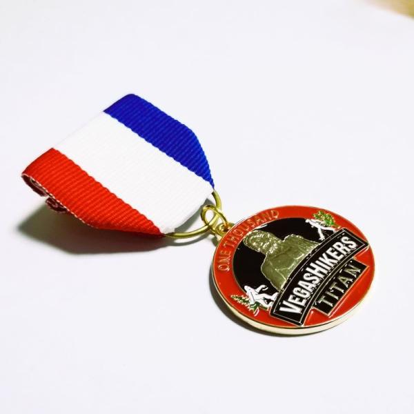 Premios de hierro, insignias y medallas de oro con cinta corta y embrague de goma.