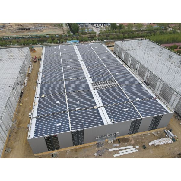 Металлическая конструкция с металлической крышей