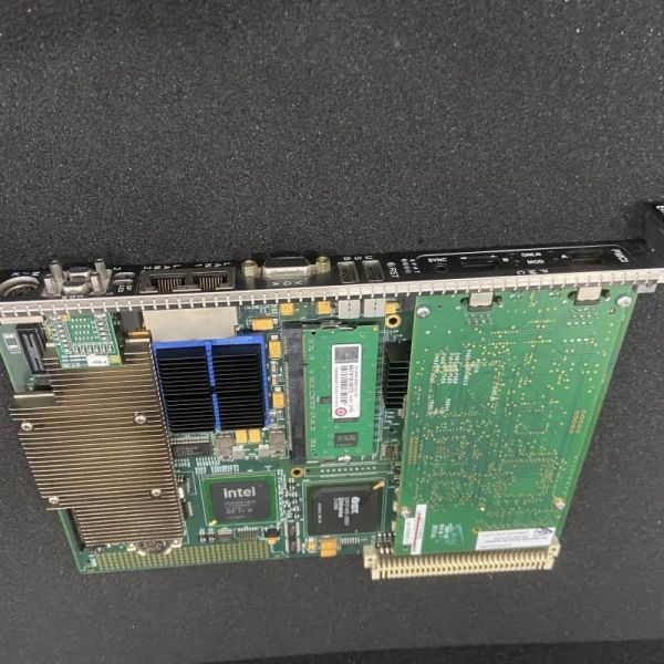 GE IS215UCVHM06A Mark VI システム向けユニバーサルコントローラ・モジュール