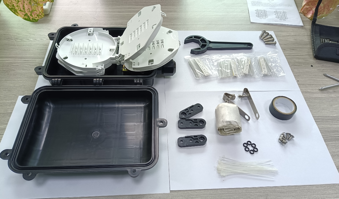 Закрытие соединения оптического кабеля дизайна 12core трассы ПК ABS IP68 горизонтальное