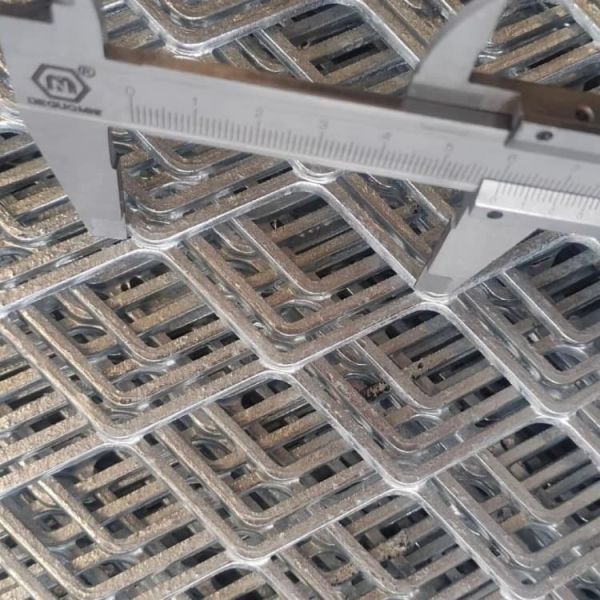 Flattened Expanded Metal Mesh, Heavy Duty Walkway Grating