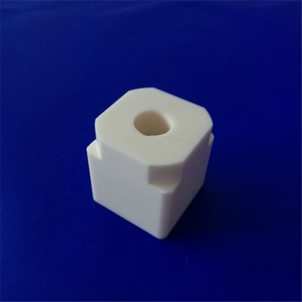 Alumina insulating ceramics
