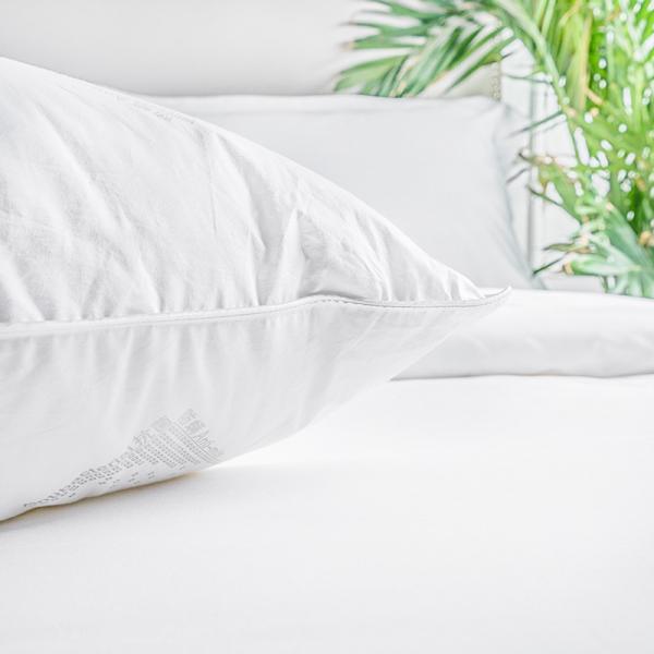 Cotton Hotel Quality Pillows , Anti - Mite Fabric Neck Body Pillow Custom Filling